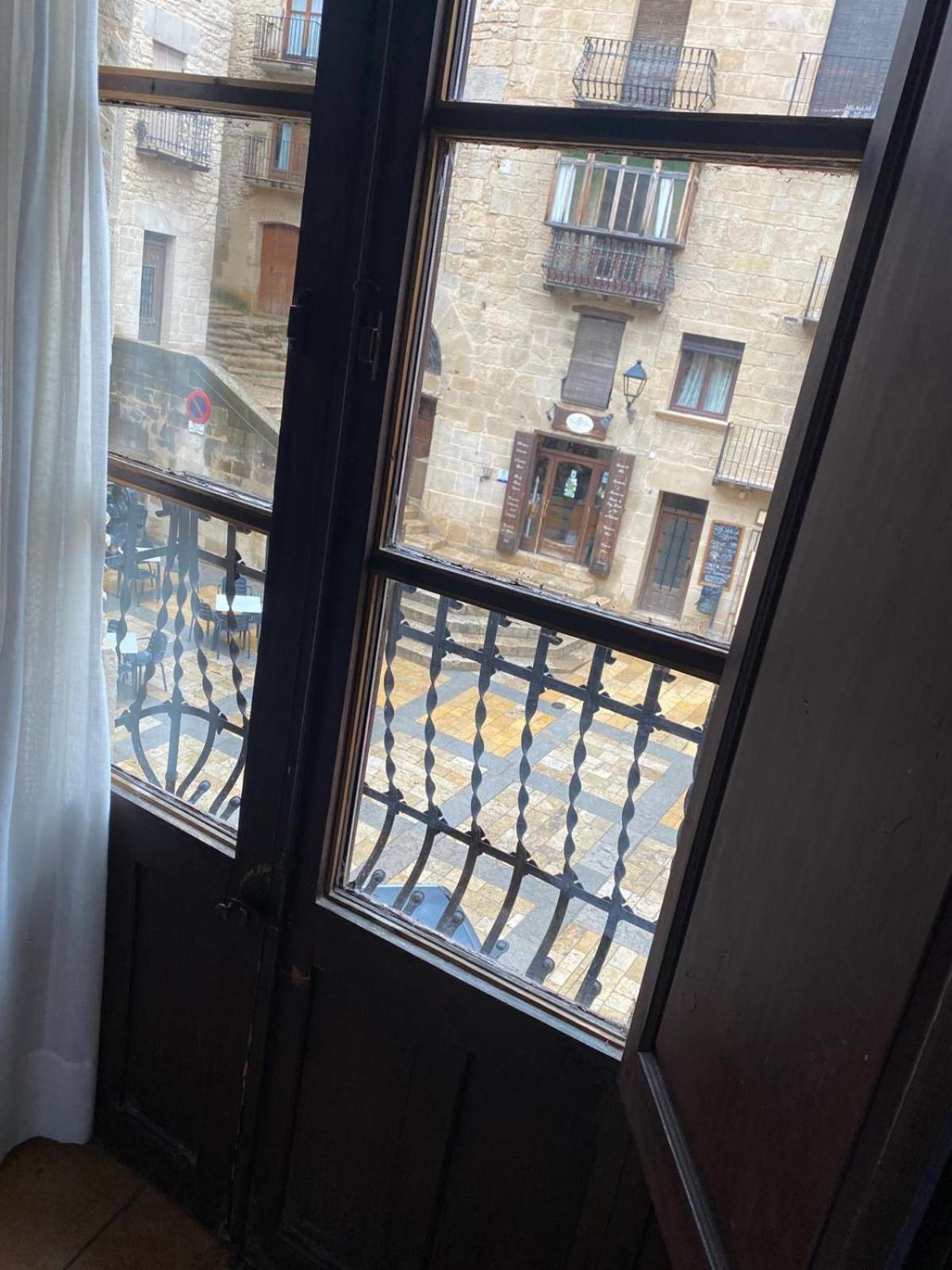 فندق Fonda La Plaza فالديروبريس المظهر الخارجي الصورة