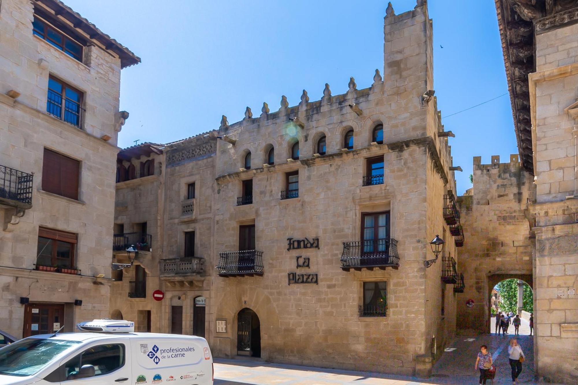 فندق Fonda La Plaza فالديروبريس المظهر الخارجي الصورة