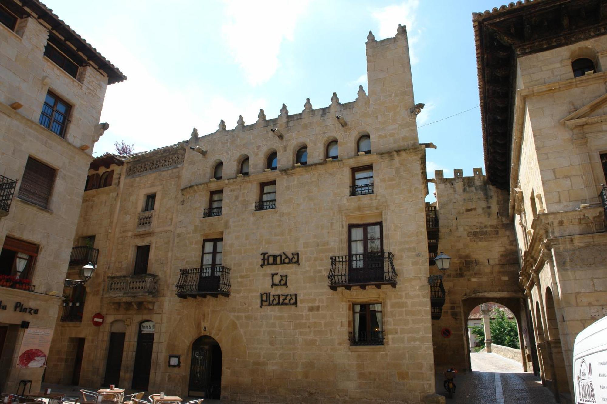 فندق Fonda La Plaza فالديروبريس المظهر الخارجي الصورة